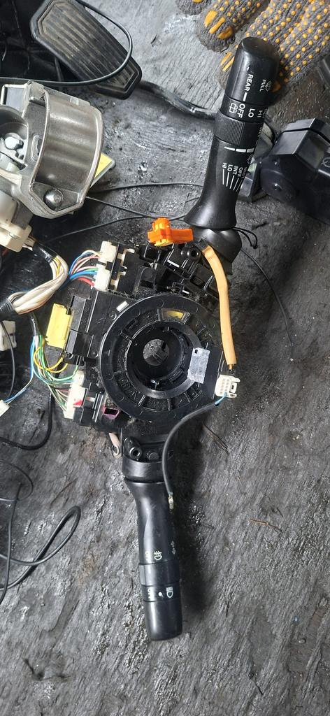 CONTROL DE LUCES DIRECCIONAL TOYOTA FIELDER 2006-2012 WAGON NZE141G ZRE144G