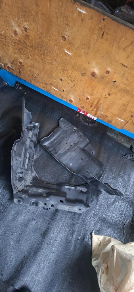 PLASTICO DE MOTOR TOYOTA FIELDER 2006-2012 WAGON NZE141G ZRE144G