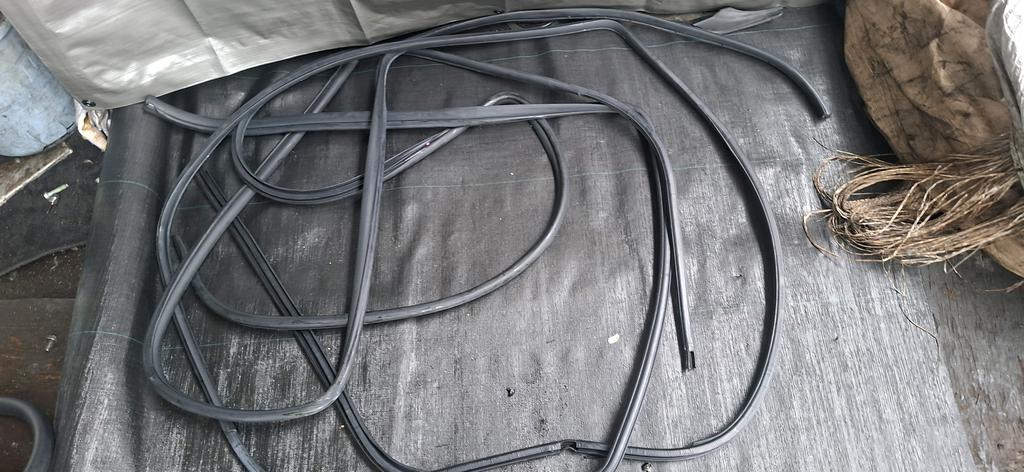 JEBE DE PUERTA TOYOTA FIELDER 2006-2012 WAGON NZE141G ZRE144G