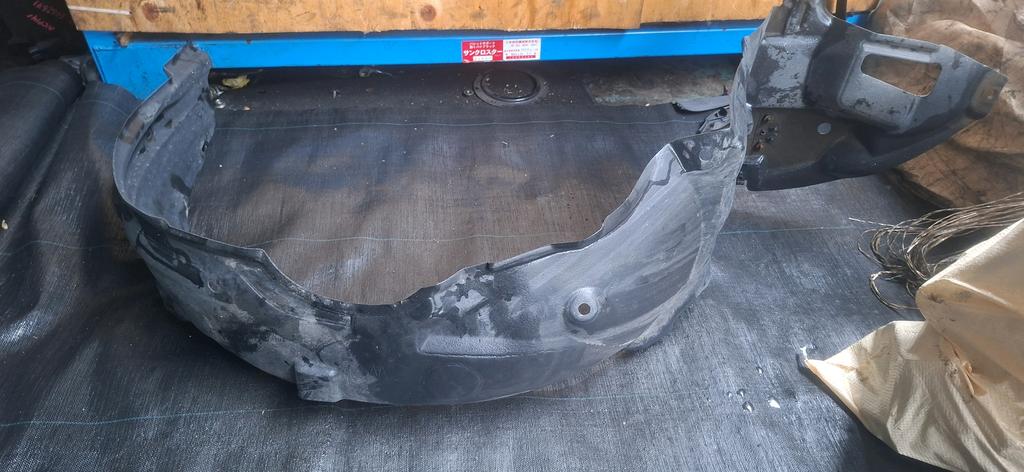 PLASTICO DE GUARDAFANGO RH TOYOTA FIELDER 2006-2012 WAGON NZE141G ZRE144G