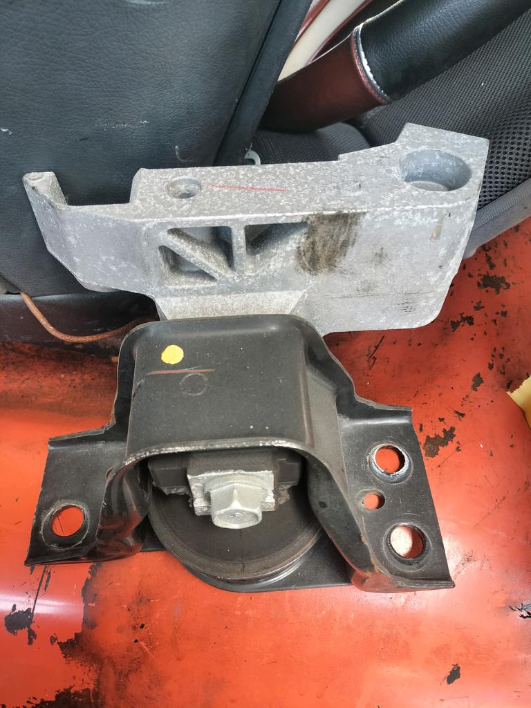 SOPORTE DE MOTOR NISSAN WINGROAD 2005-2018 WAGON Y12 JY12