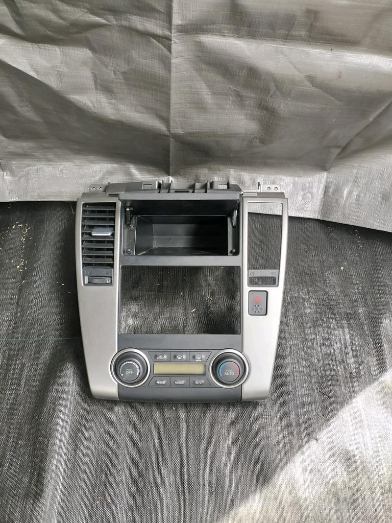 CONSOLA DE RADIO NISSAN TIIDA 2004-2012 SEDAN SC11 SJC11