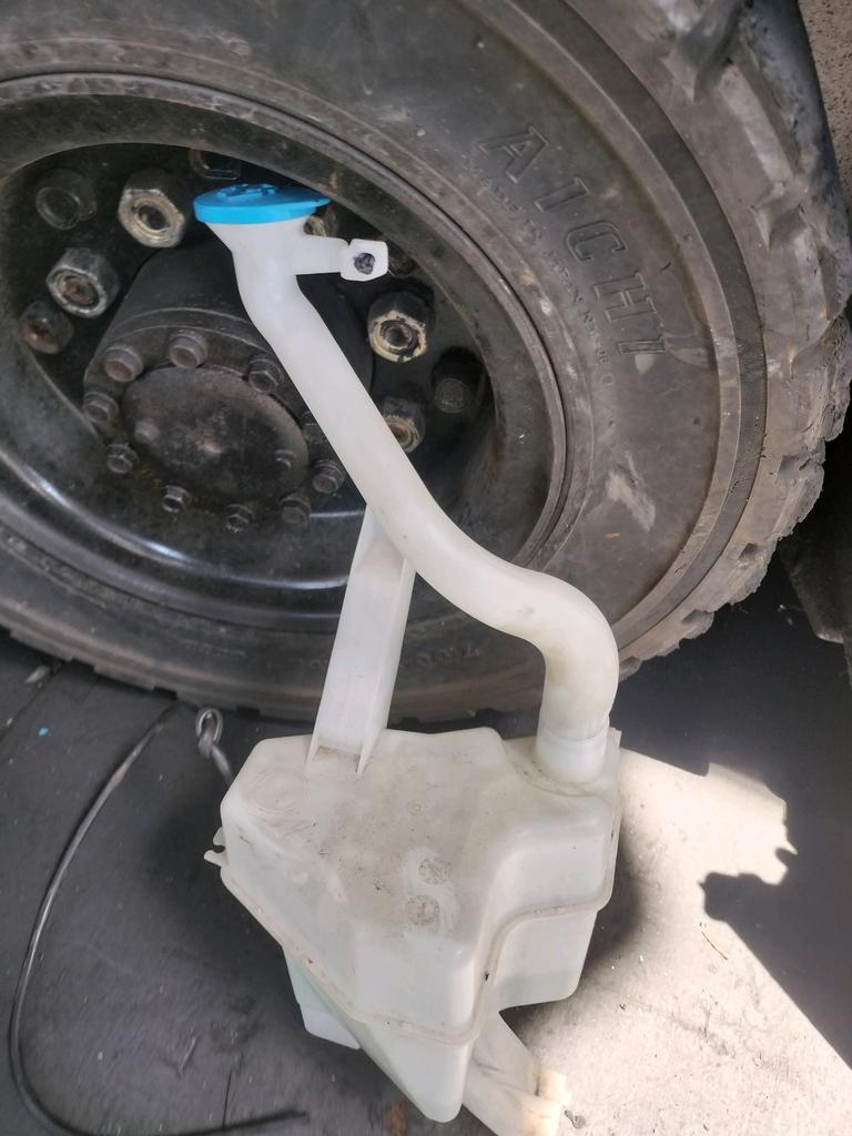 DEPOSITO LIMPIA PARABRISAS NISSAN TIIDA 2004-2012 SEDAN SC11 SJC11