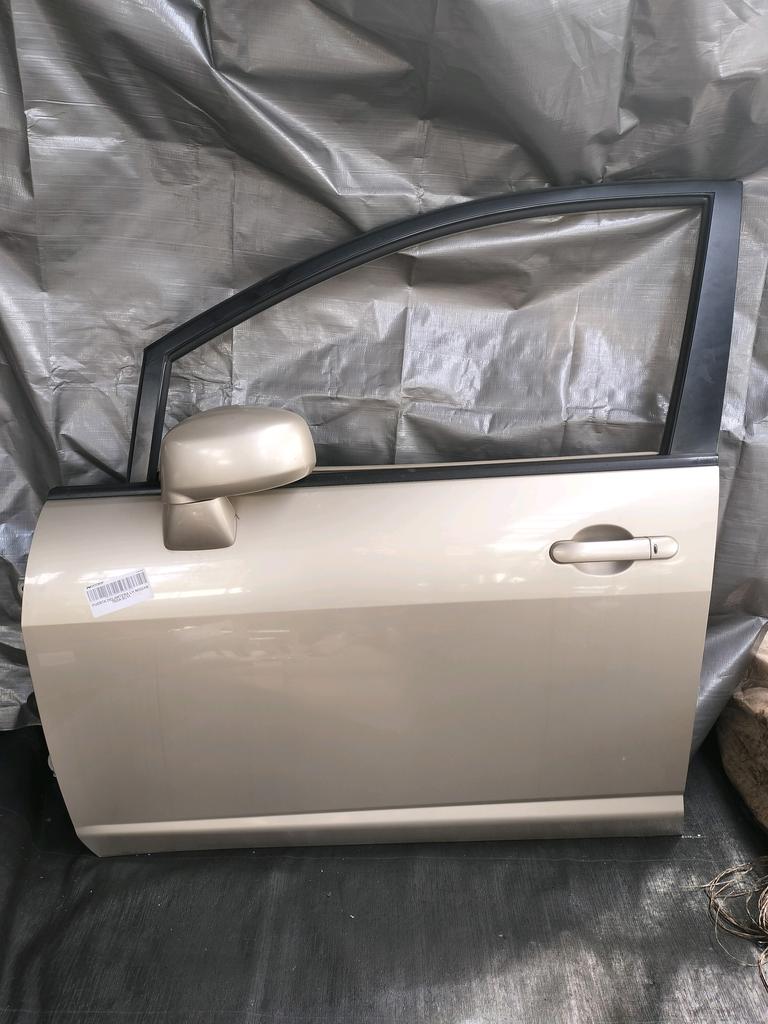 PUERTA DELANTERA LH NISSAN TIIDA 2004-2012 SEDAN SC11 SJC11