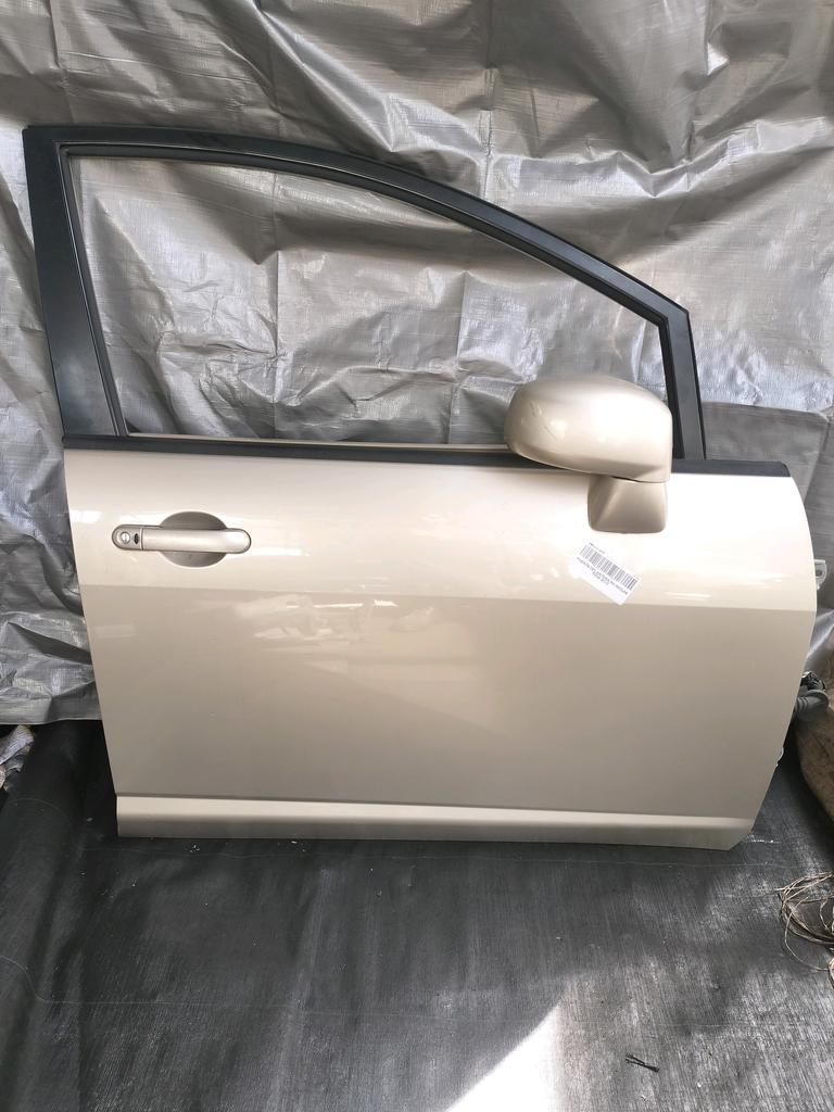 PUERTA DELANTERA RH NISSAN TIIDA 2004-2012 SEDAN SC11 SJC11