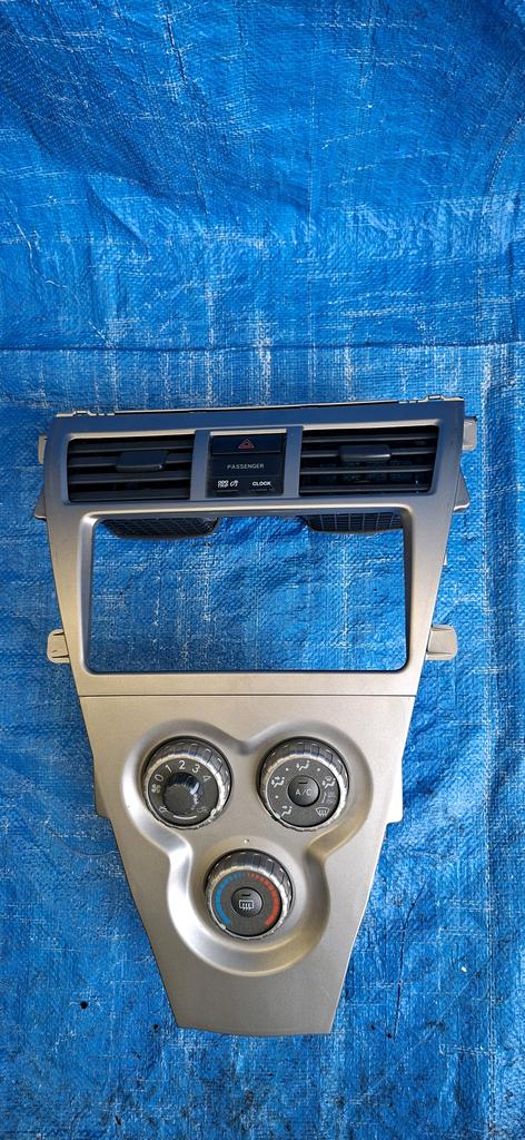 CONSOLA DE RADIO TOYOTA BELTA 2005-2012 SEDAN KSP92 SCP92