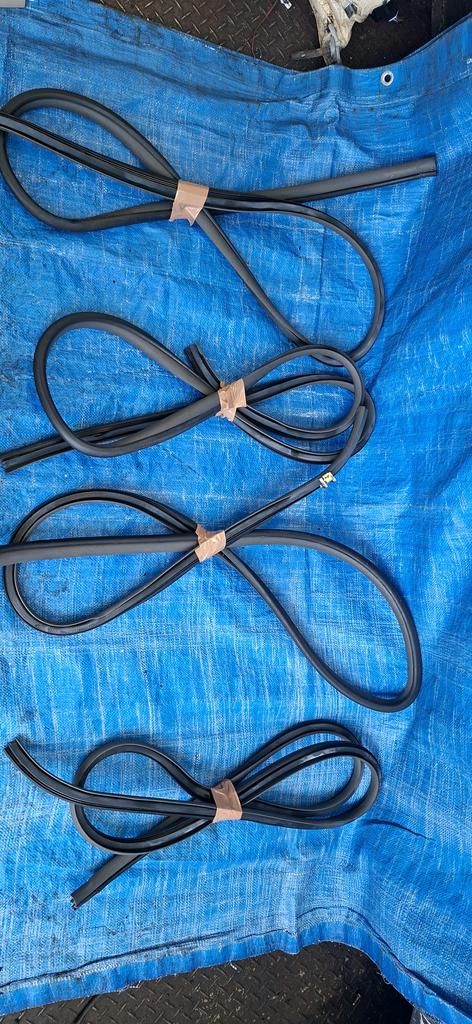 JEBE DE PUERTA TOYOTA BELTA 2005-2012 SEDAN KSP92 SCP92
