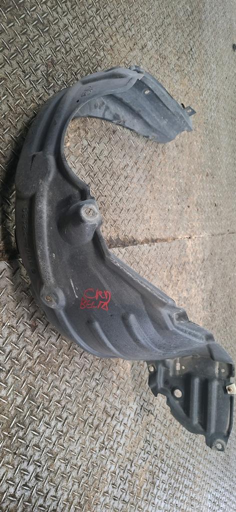 PLASTICO DE GUARDAFANGO RH TOYOTA BELTA 2005-2012 SEDAN KSP92 SCP92
