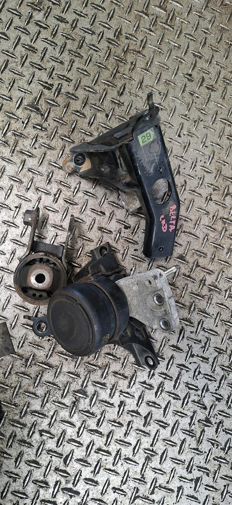 SOPORTE DE MOTOR TOYOTA BELTA 2005-2012 SEDAN KSP92 SCP92