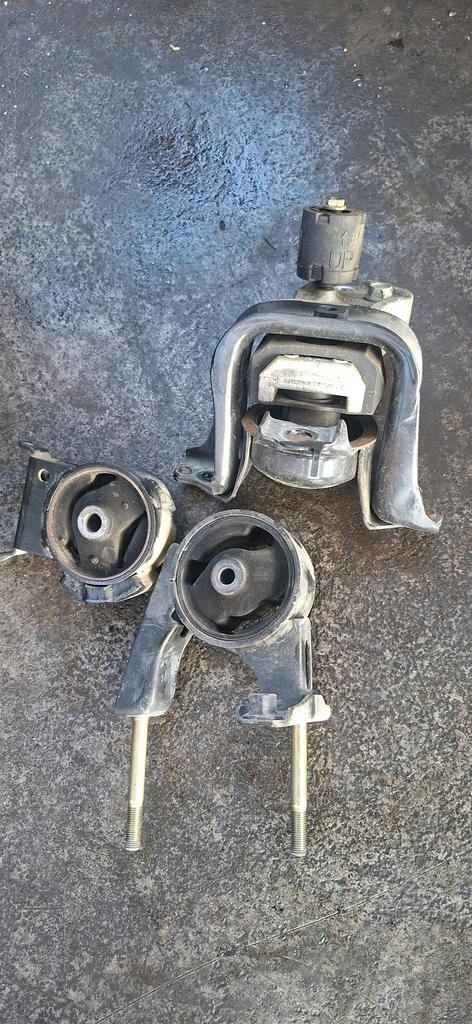 SOPORTE DE MOTOR TOYOTA RAUM 2003-2011 HATCHBACK NCZ20 NCZ25