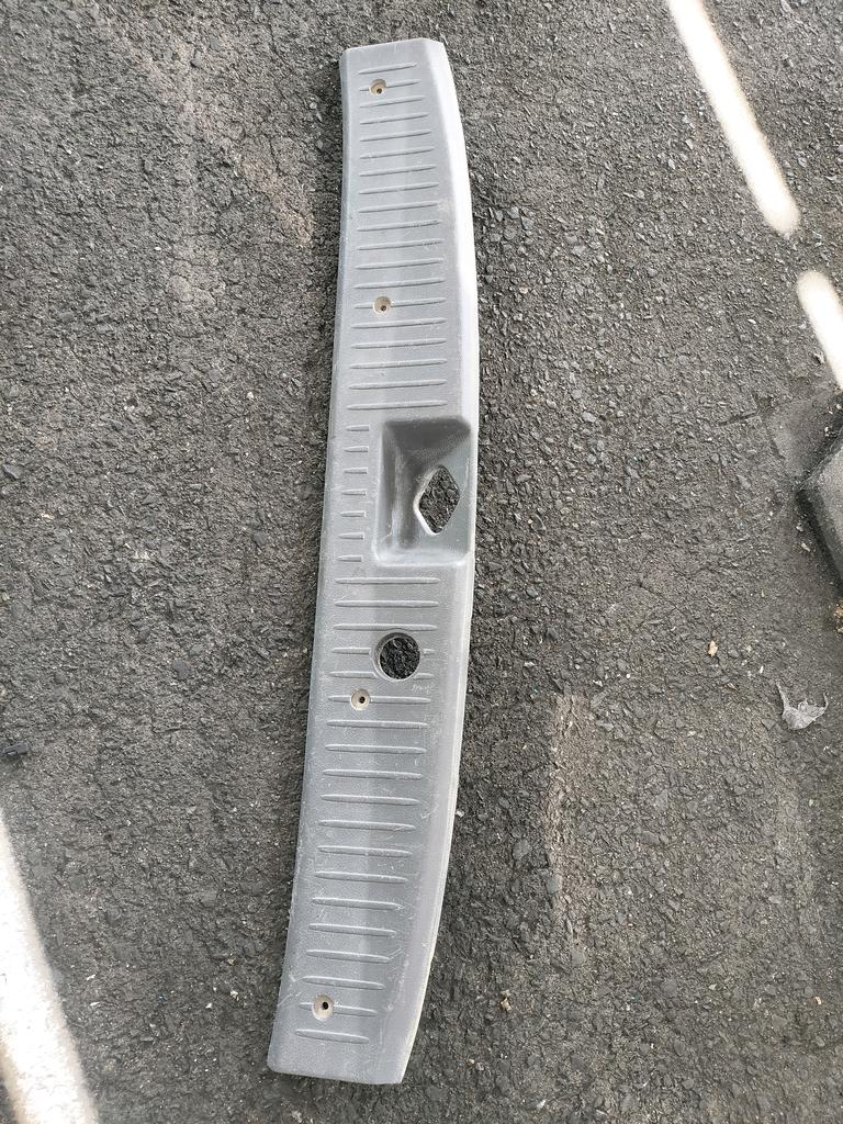 PISADERA DE COMPUERTA NISSAN AD VAN 2006-2021 VAN VY12 Y12