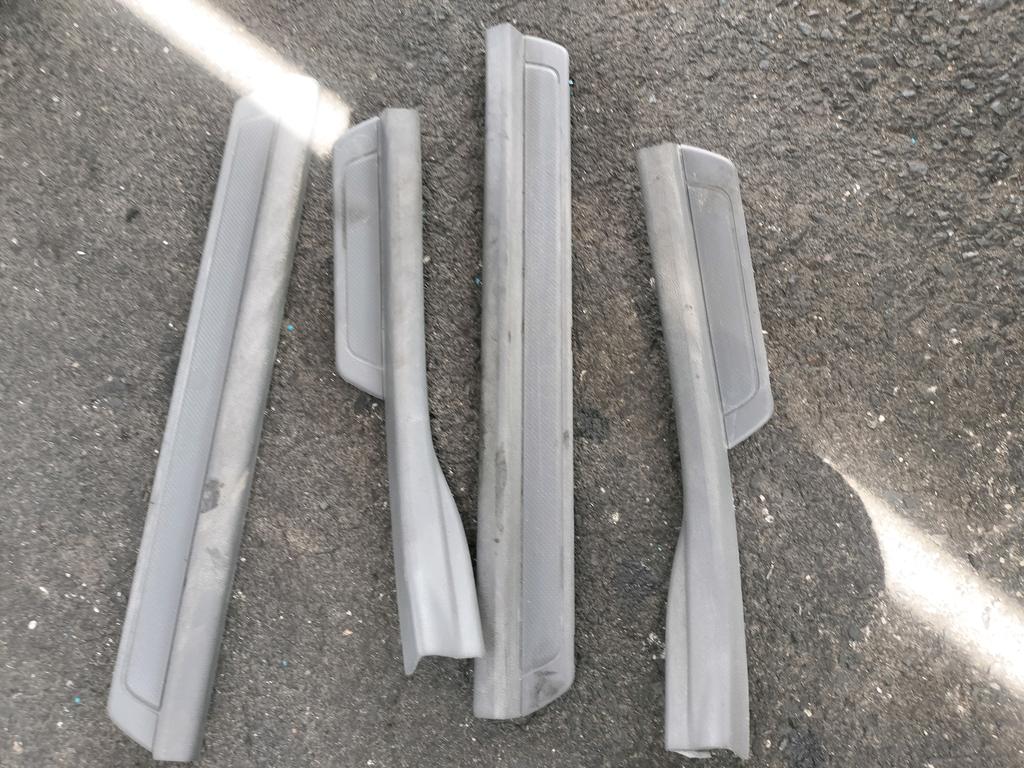 PISADERA DE PUERTA NISSAN AD VAN 2006-2021 VAN VY12 Y12