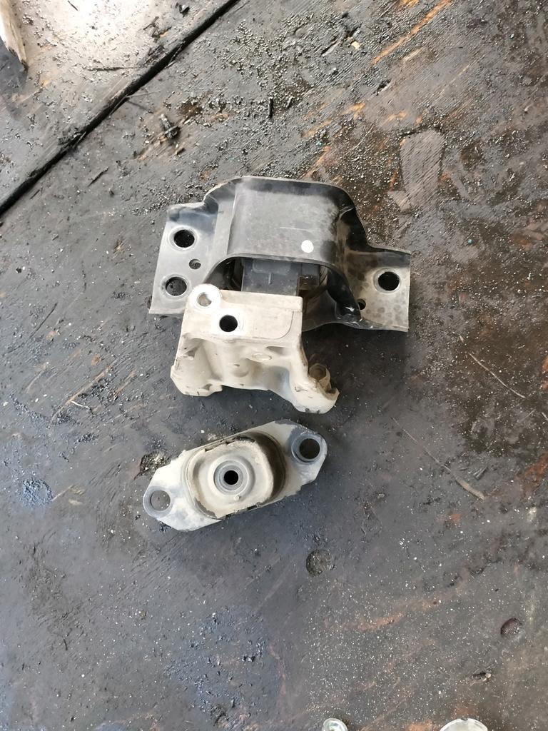 SOPORTE DE MOTOR NISSAN AD VAN 2006-2021 VAN VY12 Y12