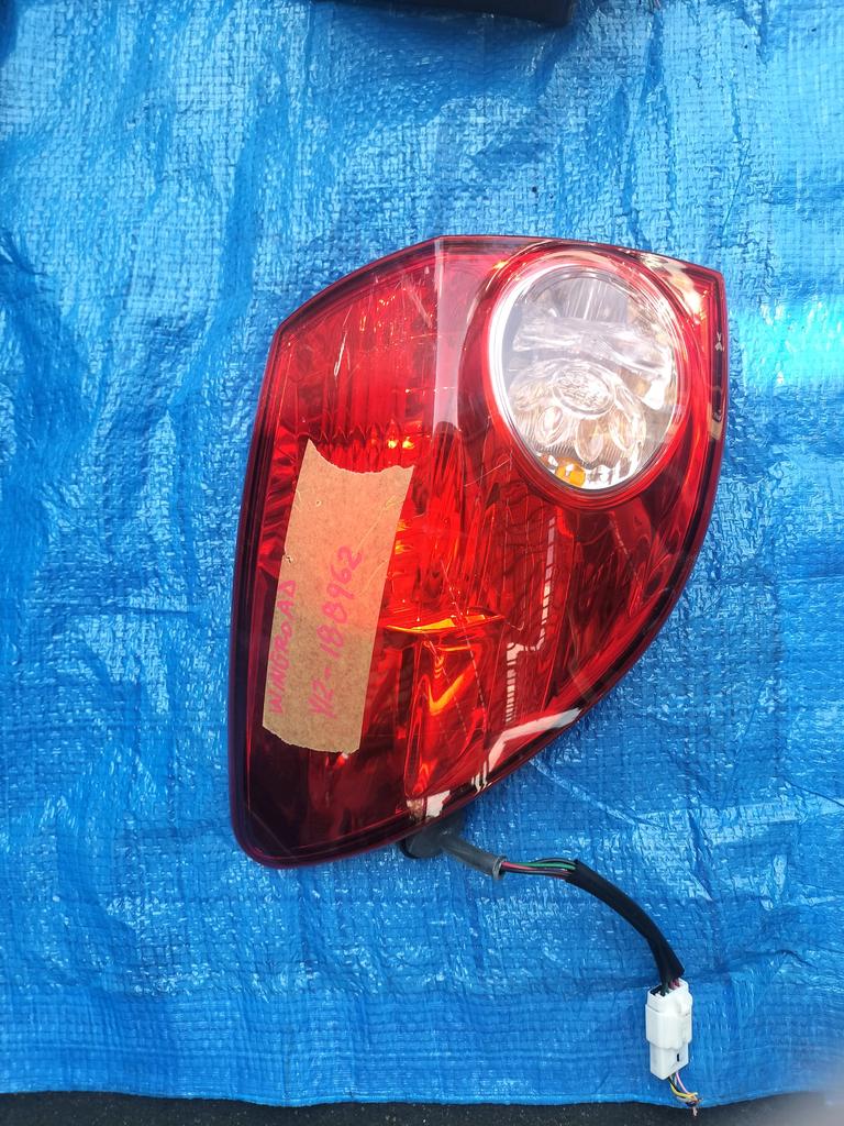 FARO POSTERIOR LH NISSAN WINGROAD 2005-2018 WAGON Y12 JY12