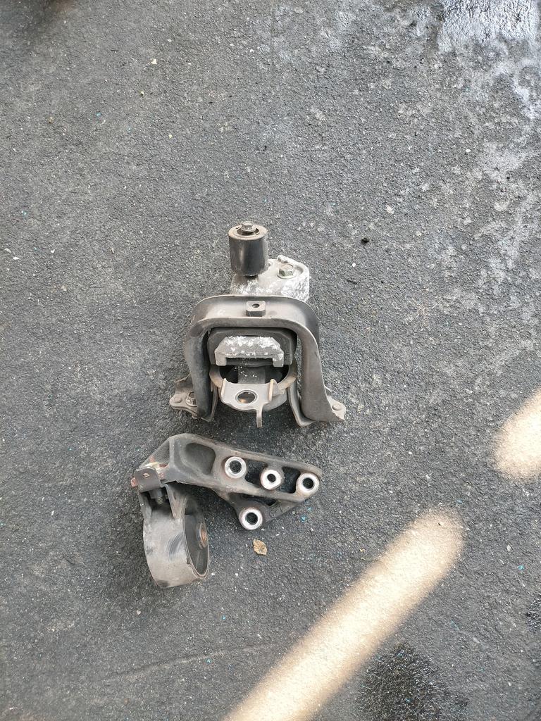SOPORTE DE MOTOR TOYOTA BB 2000-2005 HATCHBACK NCP30 NCP35
