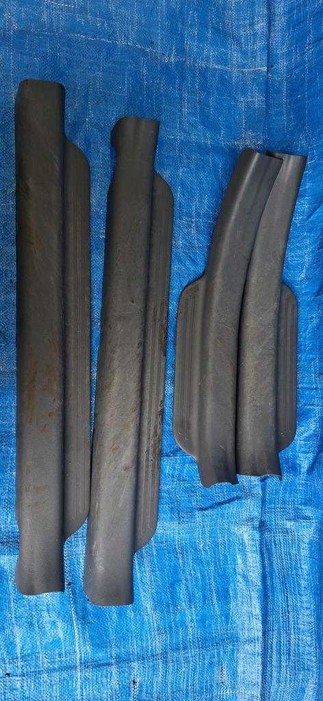PISADERA DE PUERTA TOYOTA BELTA 2005-2012 SEDAN KSP92 SCP92