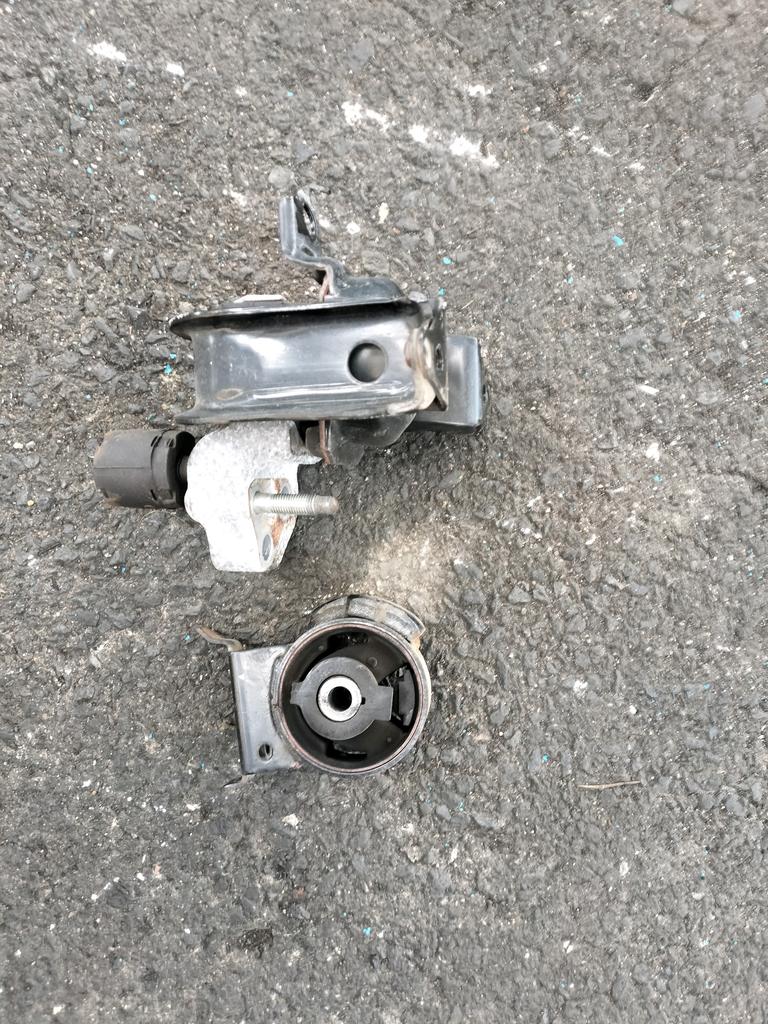 SOPORTE DE MOTOR TOYOTA PORTE 2004-2012 HATCHBACK NNP10 NNP15