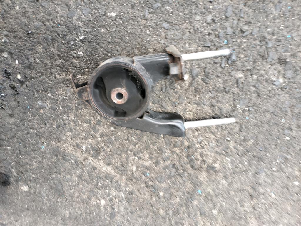 SOPORTE DE MOTOR PUENTE TOYOTA PORTE 2004-2012 HATCHBACK NNP10 NNP15