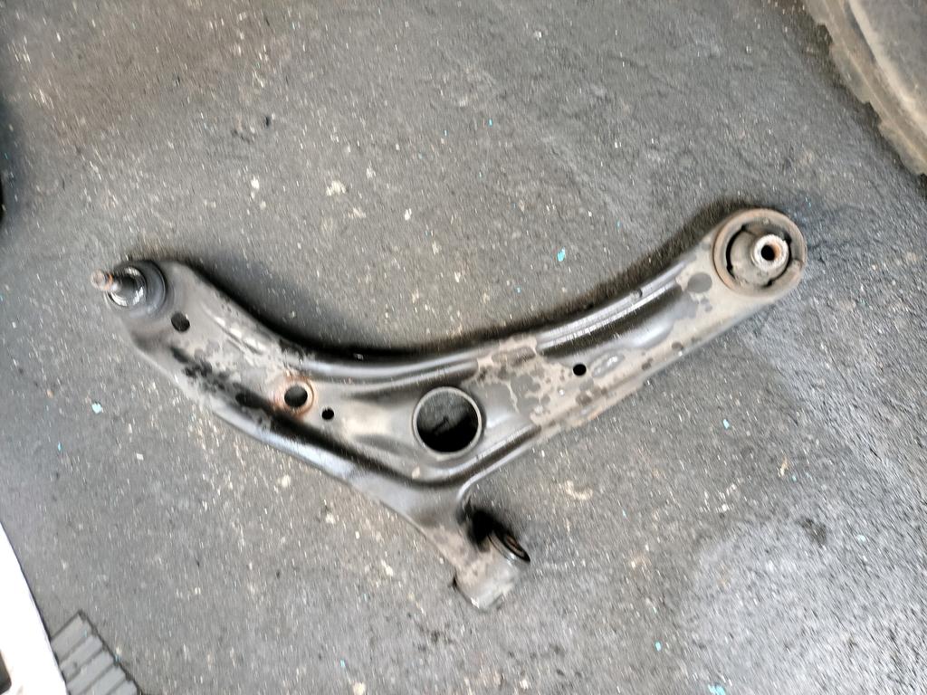 TRAPECIO LH TOYOTA PORTE 2004-2012 HATCHBACK NNP10 NNP15