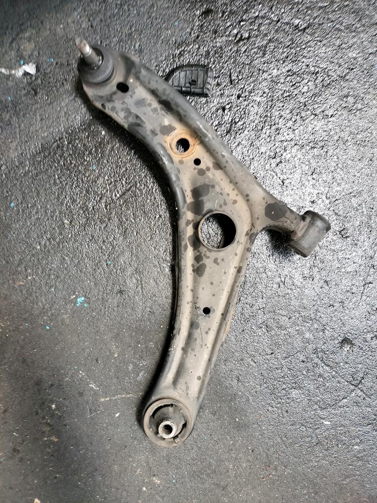 TRAPECIO RH TOYOTA PORTE 2004-2012 HATCHBACK NNP10 NNP15