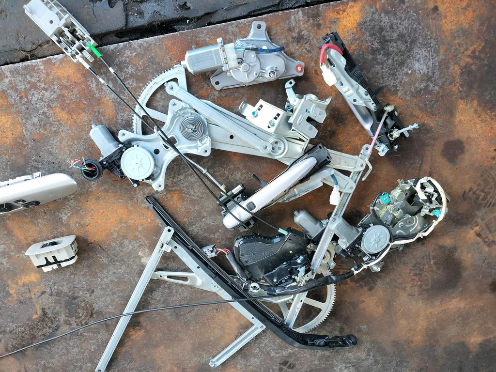 CREMALLERA DE PUERTA ELECTRICA TOYOTA PORTE 2004-2012 HATCHBACK NNP10 NNP15