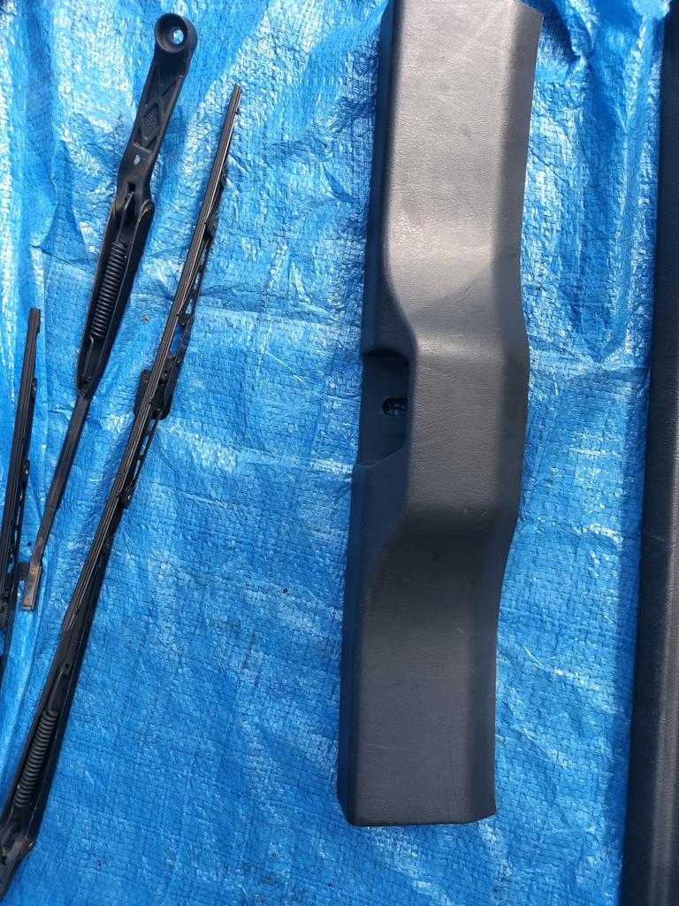 PISADERA DE COMPUERTA TOYOTA STARLET 1989-1996 HATCHBACK EP80 NP80