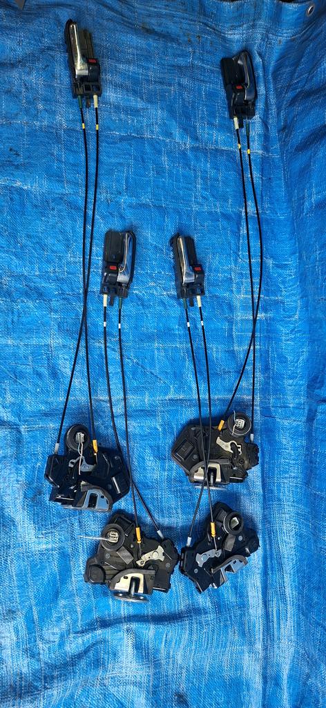 CHAPA CERRADURA DE PUERTA JUEGO TOYOTA WISH 2003-2009 WAGON ANE10G ZNE14G
