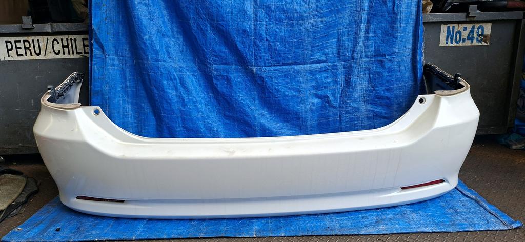 PARACHOQUE POSTERIOR TOYOTA WISH 2003-2009 WAGON ANE10G ZNE14G