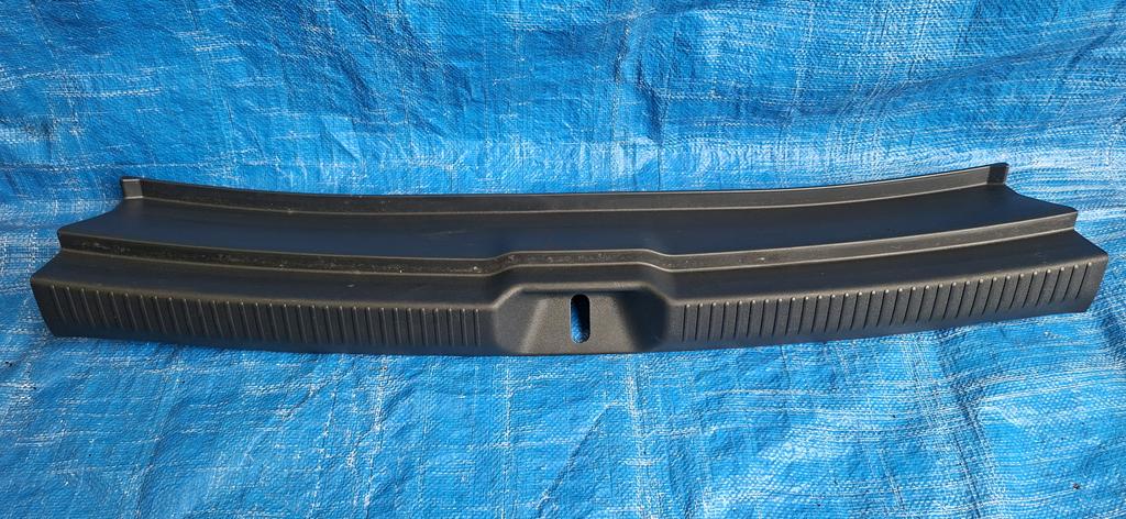 PISADERA DE COMPUERTA TOYOTA WISH 2003-2009 WAGON ANE10G ZNE14G