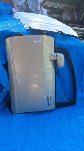 [9Z28UU] PUERTA DELANTERA LH NISSAN TIIDA 2004-2012 SEDAN SC11 SJC11