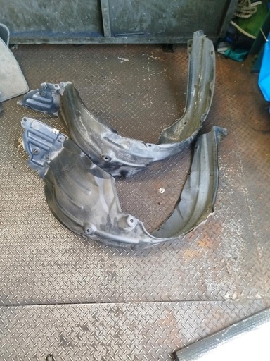 [XBVJUU] PLASTICO DE GUARDAFANGO PAR TOYOTA BELTA 2005-2012 SEDAN KSP92 SCP92