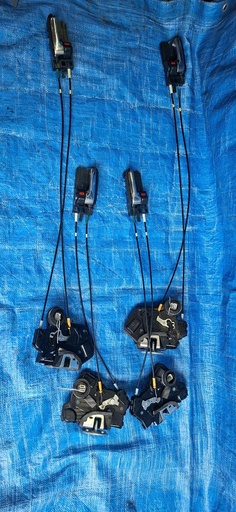 [5UTW6U] CHAPA CERRADURA DE PUERTA JUEGO TOYOTA WISH 2003-2009 WAGON ANE10G ZNE14G