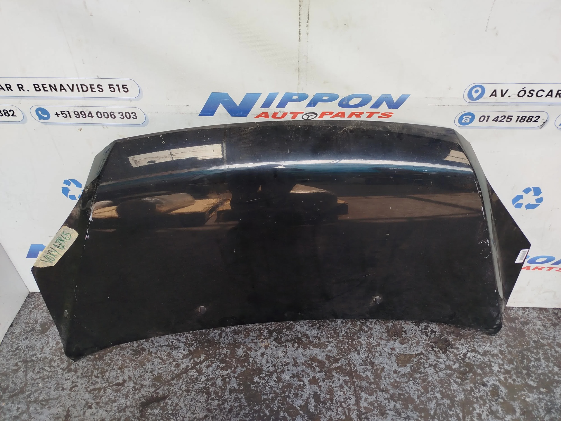 CAPOT TOYOTA NOAH VOXY 2001-2005 AZR60G