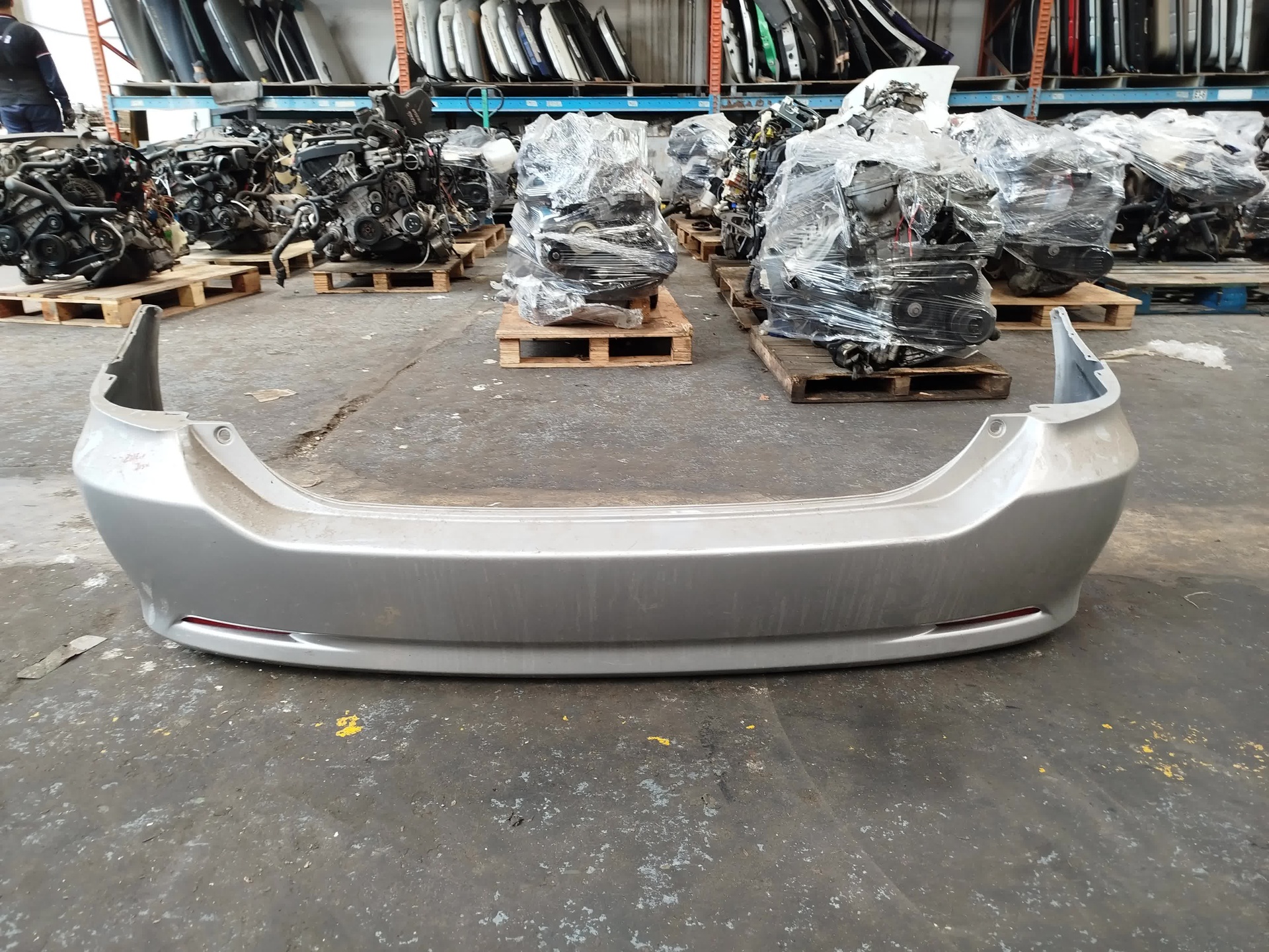 PARACHOQUE POSTERIOR TOYOTA WISH 2003-2009 ZNE10G ANE11W
