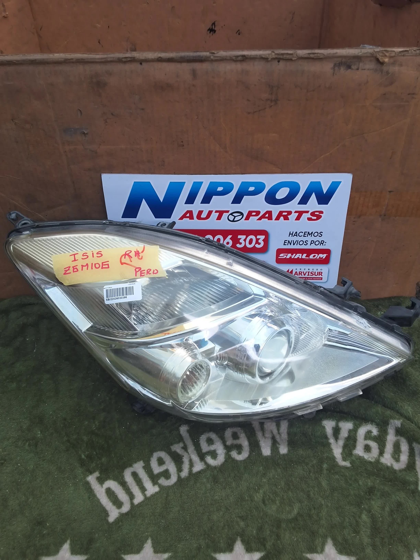 FARO DELANTERO TOYOTA ISIS 2004-2017 ZGM10 ZGM11 4468 RH USADO