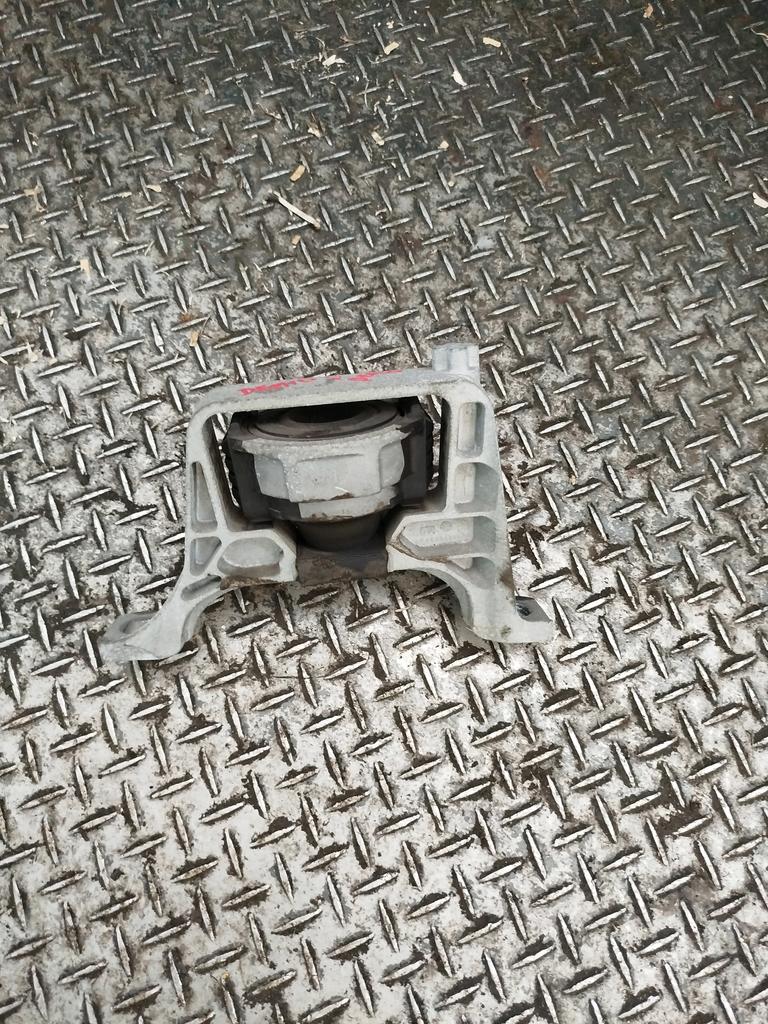 SOPORTE DE MOTOR MAZDA ZY