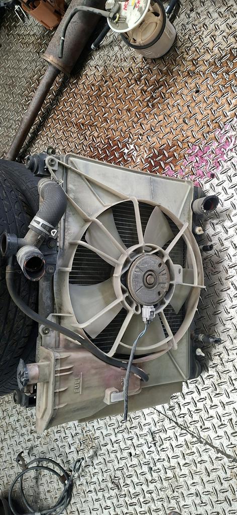 RADIADOR GASOLINERO TOYOTA BB 2000-2005 HATCHBACK NCP30 NCP35