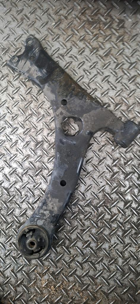 TRAPECIO RH TOYOTA WISH 2003-2009 WAGON ANE10G ZNE14G