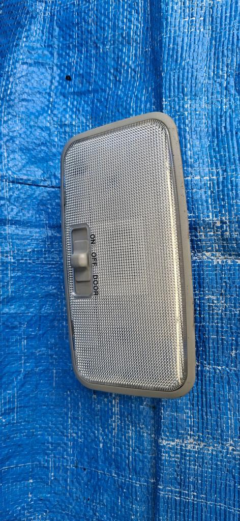FARO DE SALON LUZ INTERIOR TOYOTA BELTA 2005-2012 SEDAN KSP92 SCP92