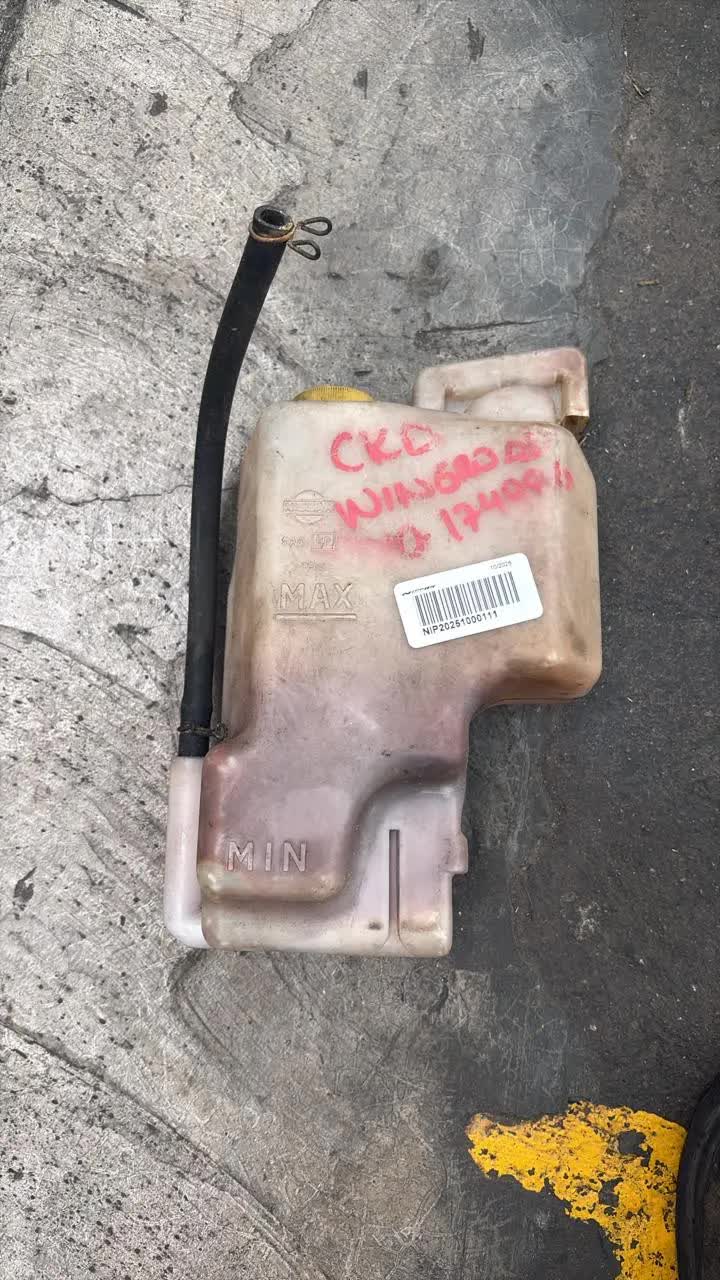 DEPOSITO DE LIMPIA PARABRIZA NISSAN WINGROAD 1996-1999 Y10