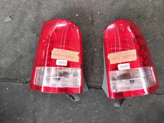 FARO POSTERIOR TOYOTA WISH 2003-2009 ZNE10G ANE11W HK101 RH 683